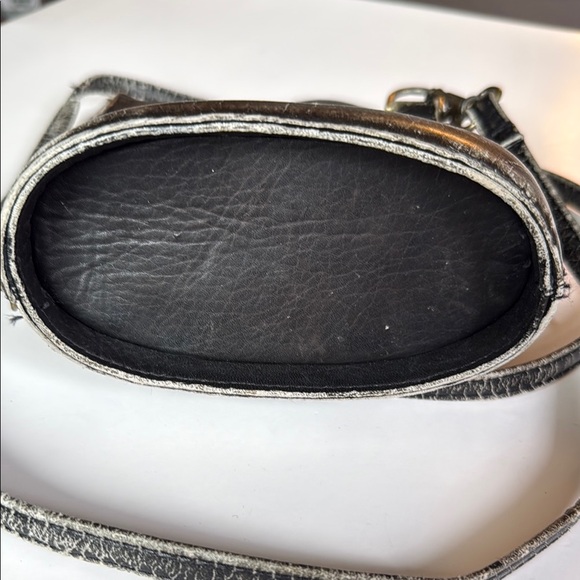 HOBO Vintage Distressed Leather Crossbody Bag - Picture 7 of 11